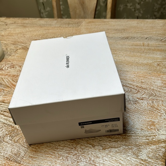 ALO Yoga White Women's Shoes - Picture 4 of 8